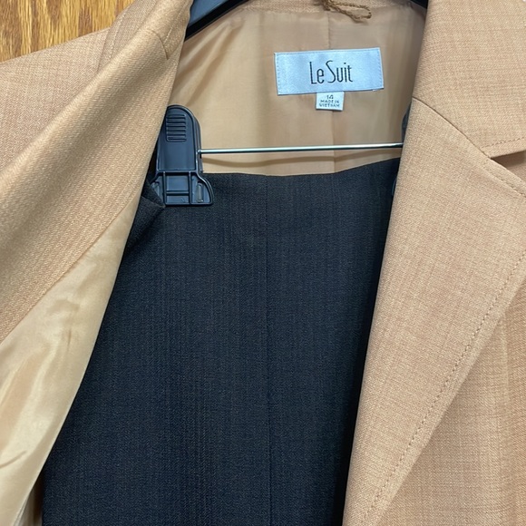 Le Suit Lined blazer with dark brown pants. - Picture 4 of 10